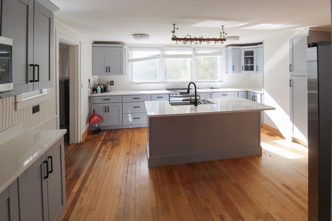 Building Photo - Beautiful 3-Bedroom Colonial on 1.3 Acres in Sought-After Eliot