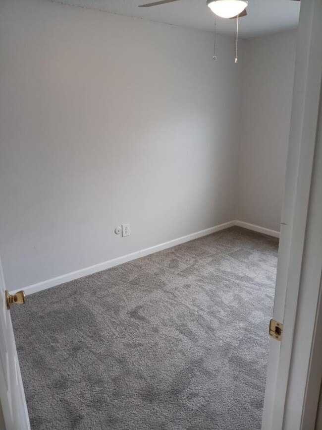 Bedroom 2 - 620 Graybridge E