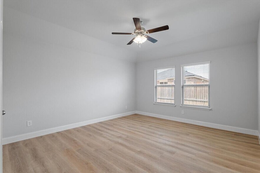Building Photo - 3006 Cliffview Dr
