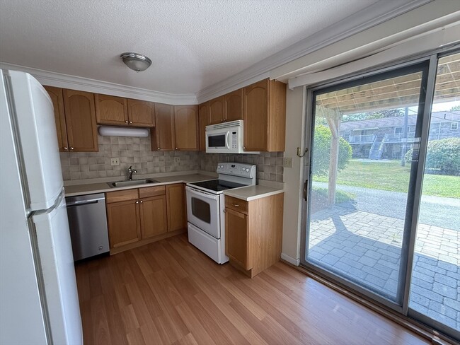 Building Photo - 40B Washington Park Dr
