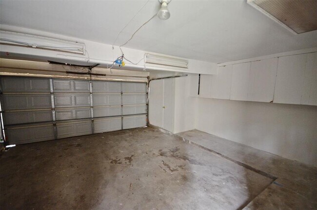 Building Photo - 7022 S Dairy Ashford Rd