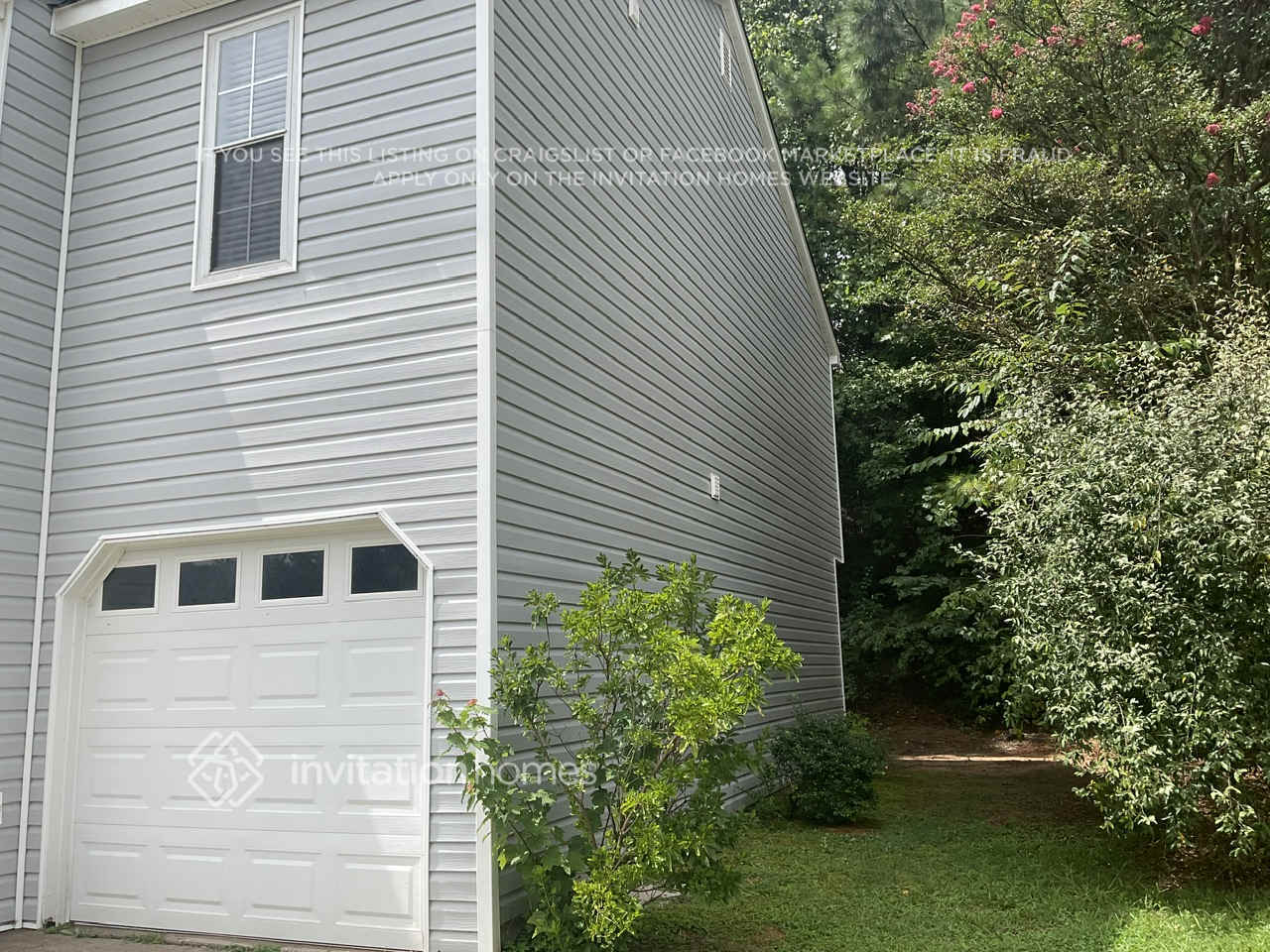 Building Photo - 6490 Drake Manor