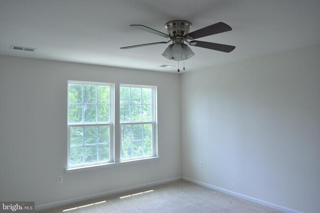 Building Photo - 8659 Rosecrans Ln