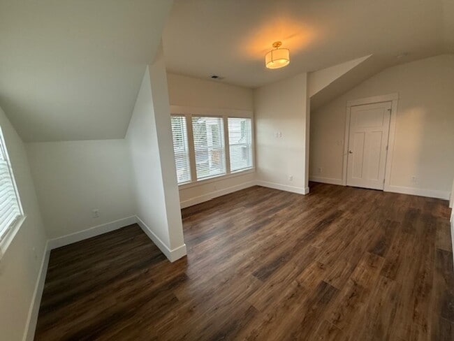 Building Photo - New Construction 4-bedroom 4 Bath Dundee OR 97115