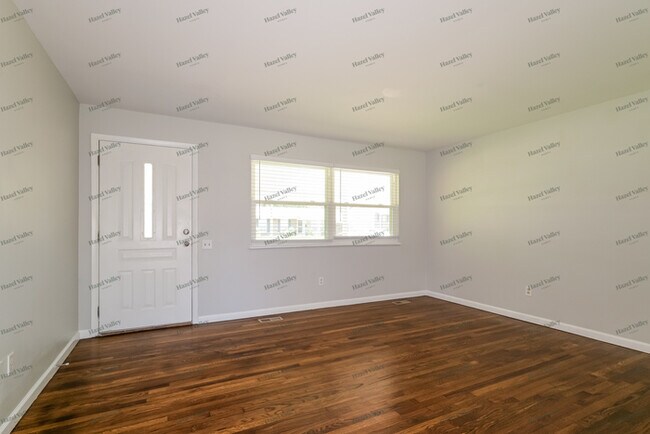Building Photo - 1140 Lees Ln