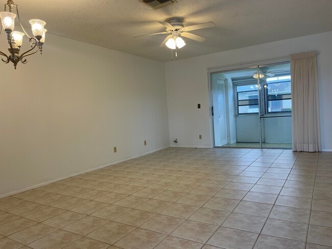 Building Photo - 2731 Emory Dr W