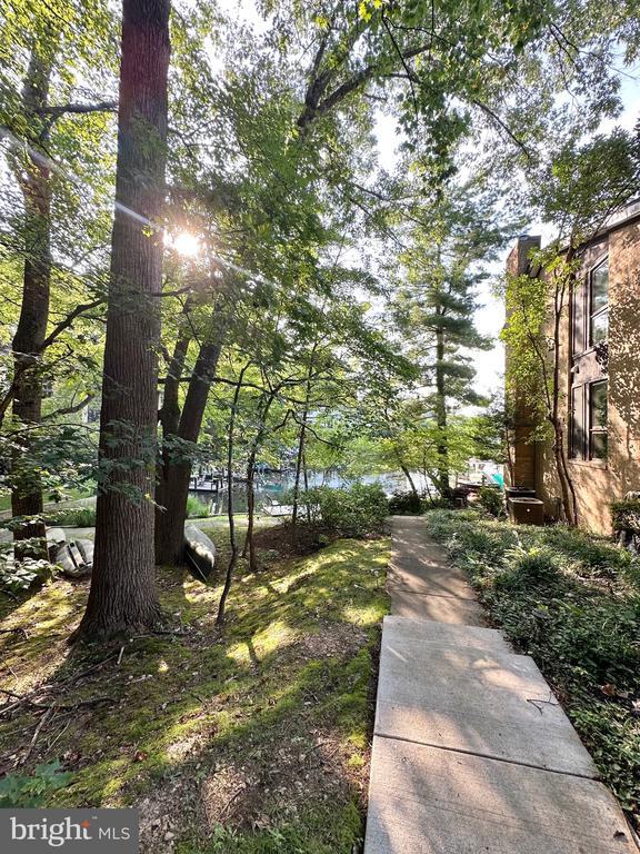 Building Photo - 2021 Lakebreeze Way