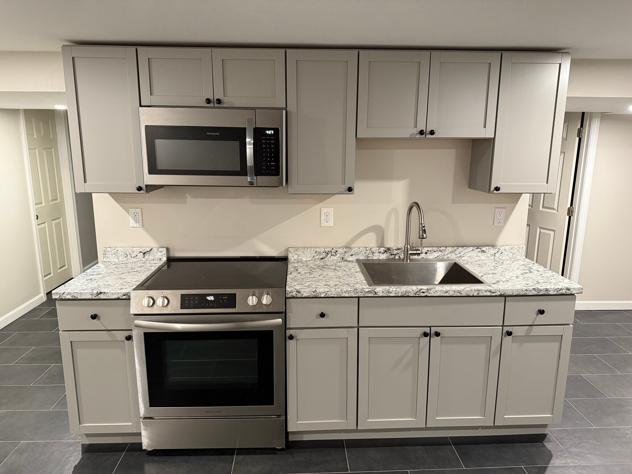 Building Photo - 28 Nagle St