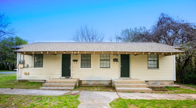Primary Photo - 304 S Clover St
