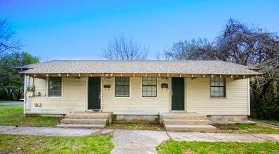 Building Photo - 304 S Clover St
