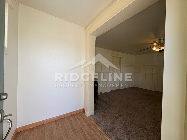 Building Photo - 2 Bed Home on .96 Acres!