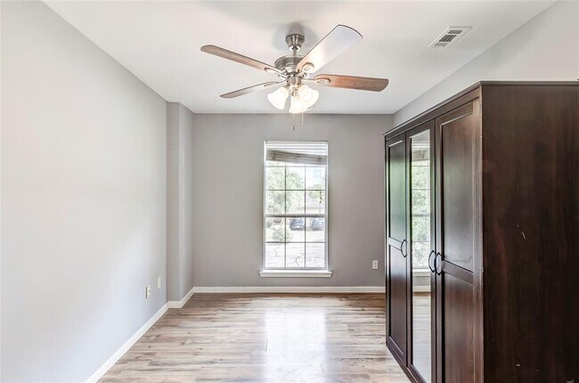Building Photo - 1709 Windy Park Cir