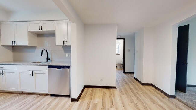 Building Photo - Parma - 2 Bedroom - 3rd Floor Unit