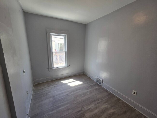 Building Photo - 4008 Ardmore Ave