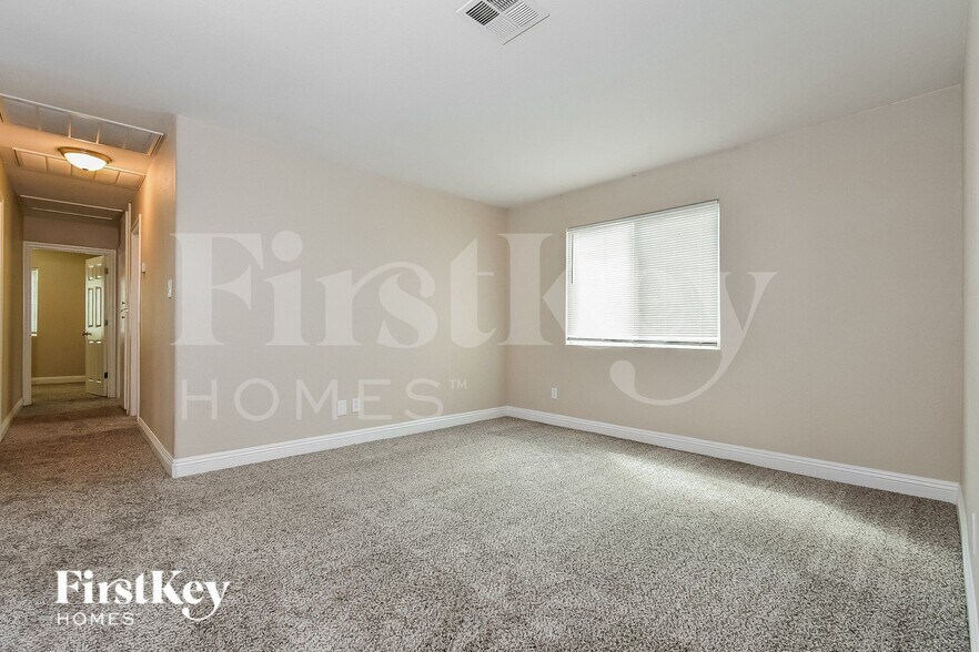 Building Photo - 301 Kings Ave