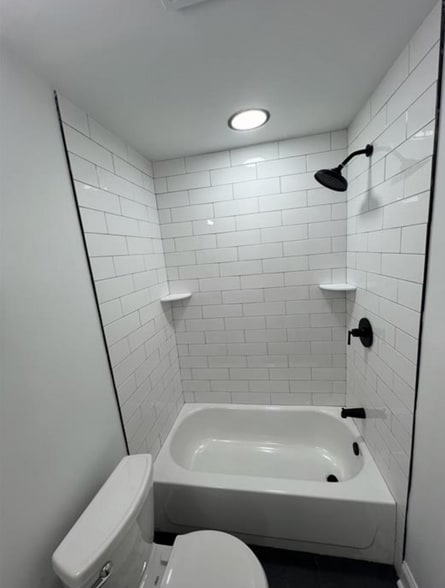 Building Photo - 2702 W 7th St