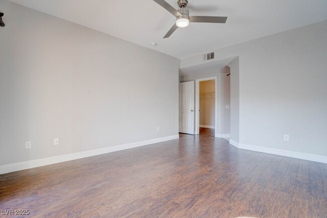 Building Photo - 7701 W Robindale Rd