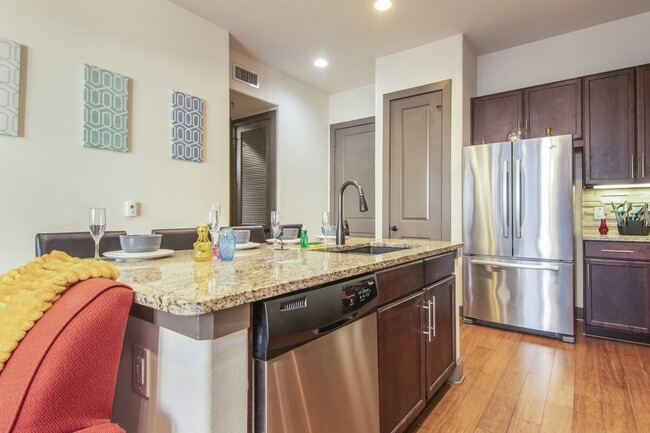 Building Photo - 5351 W Alabama St