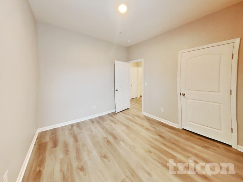 Building Photo - 338 Victory Cir