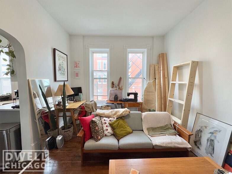 Building Photo - 1362 N Bosworth Ave