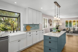 Building Photo - AN 5621*