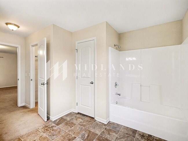 Building Photo - Papillion 2 Story