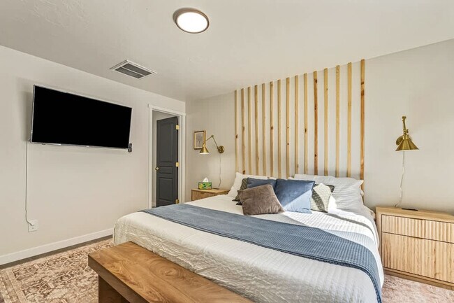 Building Photo - 103 N Voyage Ave