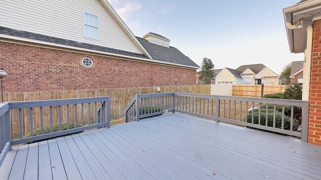 Building Photo - 423 Sterling Dr