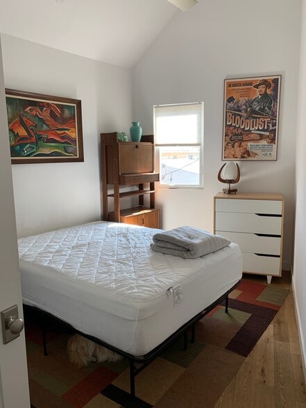 upstairs 2nd bedroom - 3310 1/2 S Durango Ave