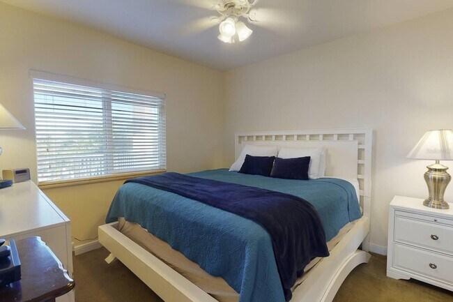 Building Photo - 8800 Bay Pines Blvd