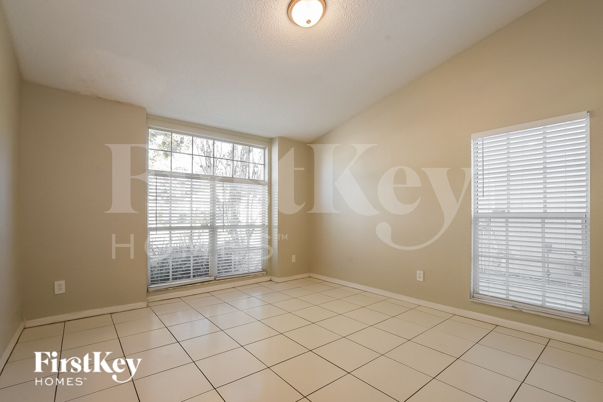 Building Photo - 10524 Cherry Oak Cir