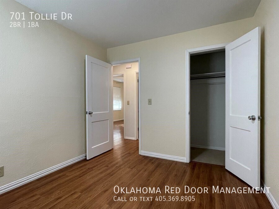 Building Photo - 701 Tollie Dr