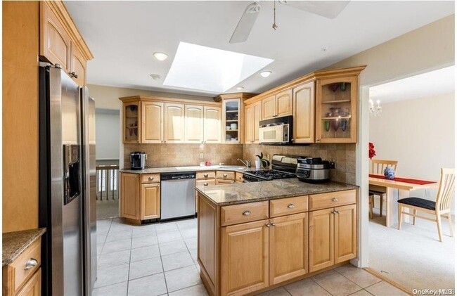 Building Photo - 261 Gramercy Dr