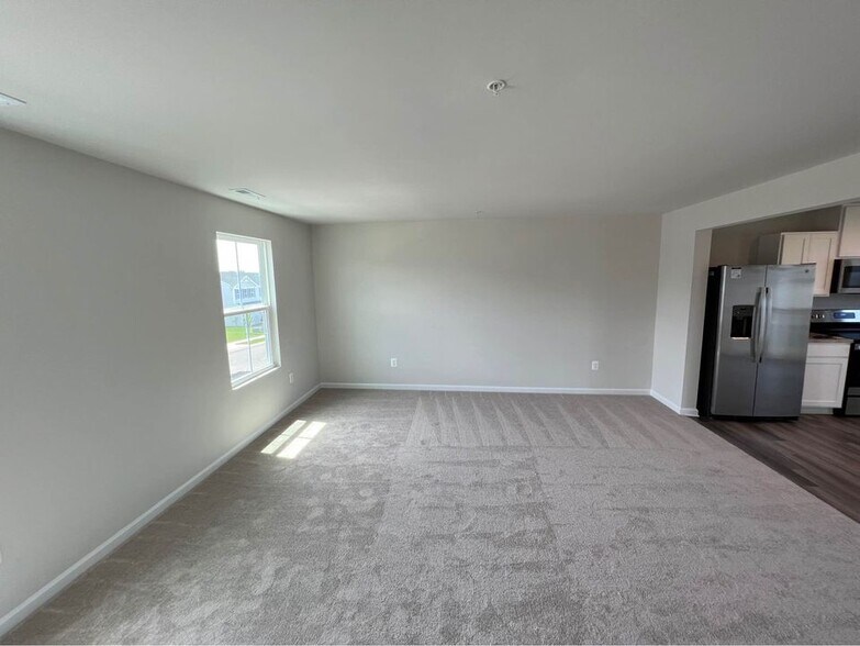 Building Photo - 115 Butterfield Ave