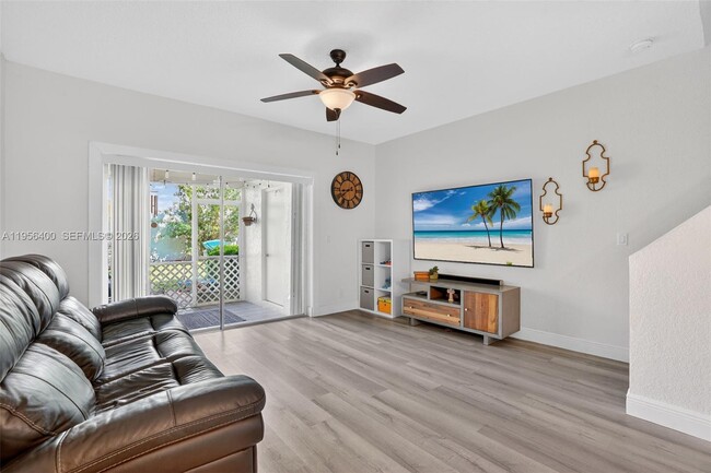 Building Photo - 8251 San Carlos Cir