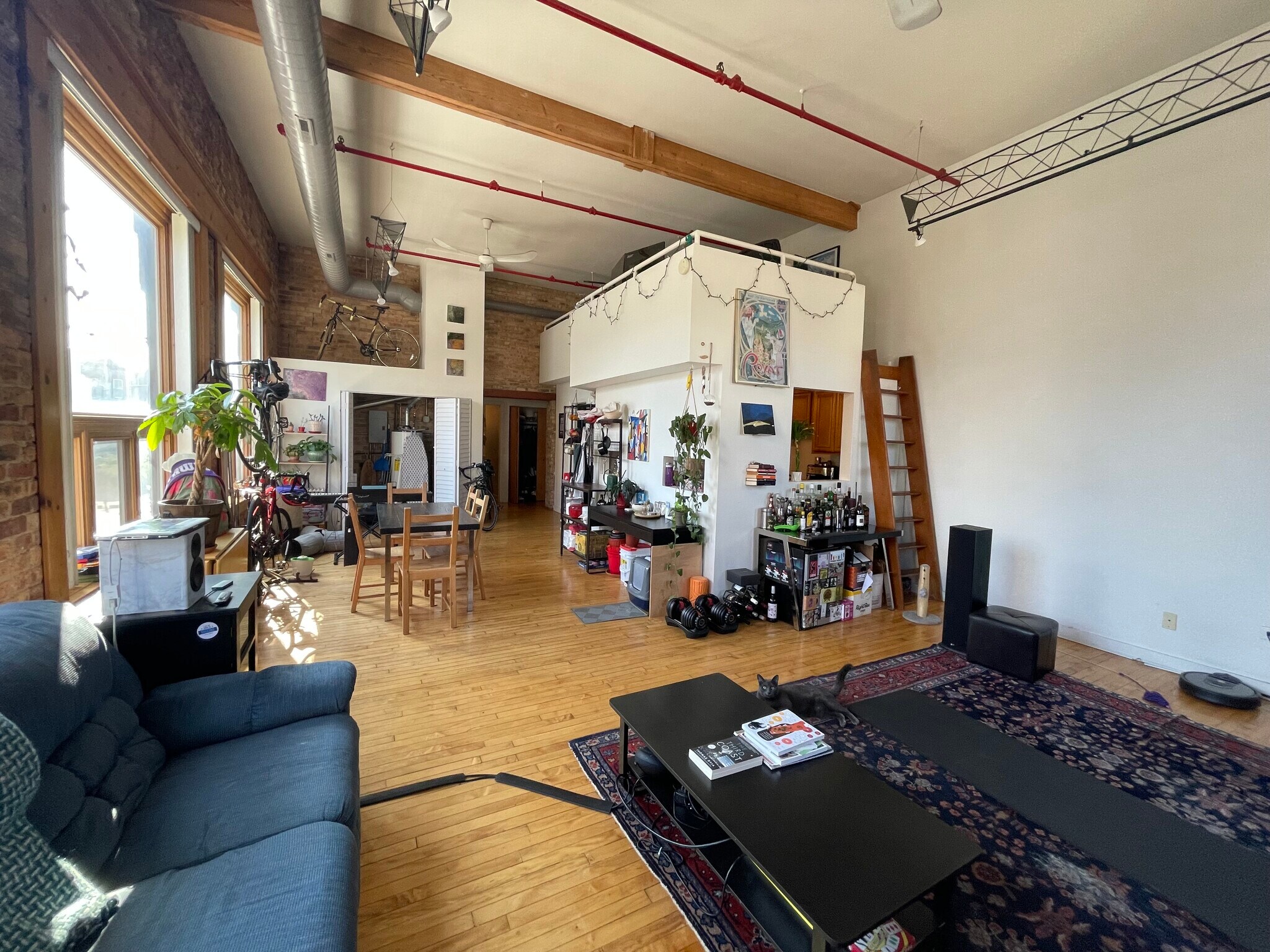 Building Photo - 1114 W Belmont Ave
