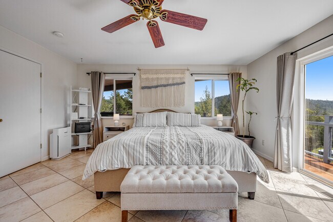 Building Photo - 323 Bodmer Ln