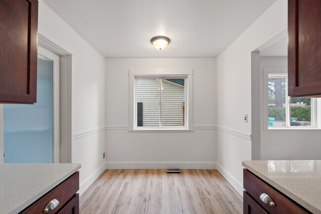 Building Photo - 1121 SE 111th Ave