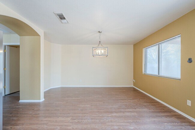 Building Photo - Spacious 3-Bed Tucson Rental with Garage &...