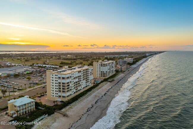 Building Photo - 1025 Jimmy Buffett Mem Hwy