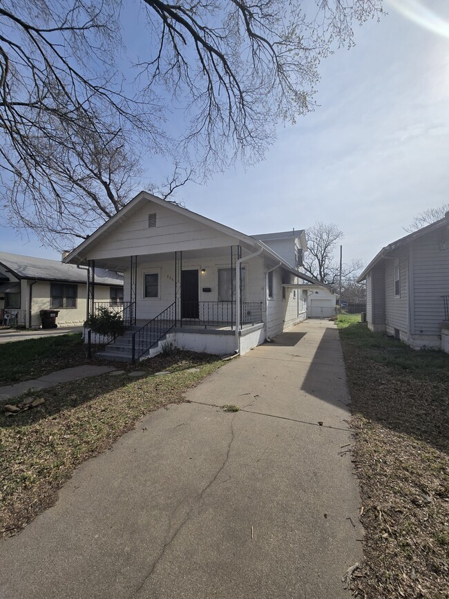 Building Photo - 526 Martinson N