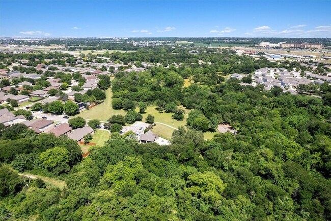 Building Photo - 1049 Regency Ln