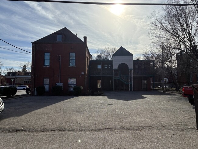 Building Photo - Nebraska Ave. - 3349 Nebraska