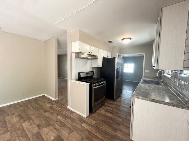 Building Photo - Charming 3-Bed, 2-Bath Home in Northeast S...