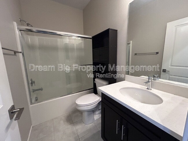 Building Photo - 609 Savi Dr