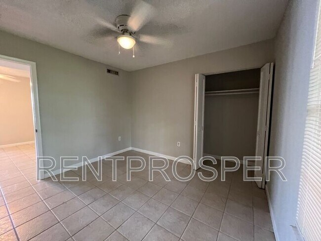 Building Photo - 6075 Village Cir