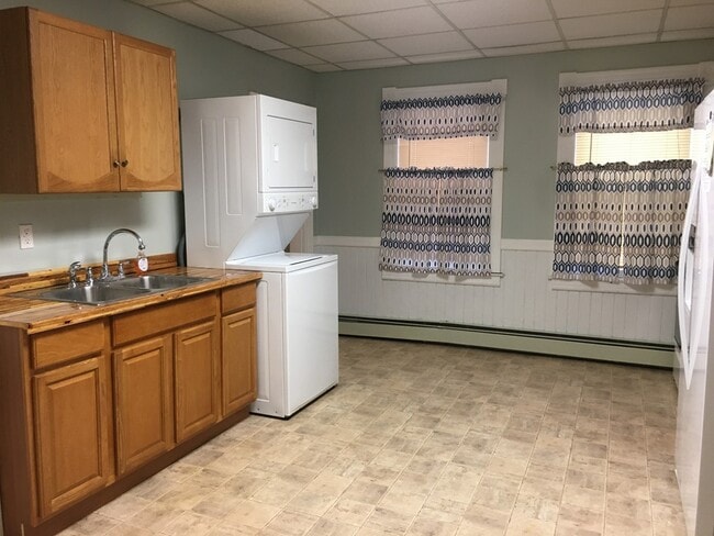 Building Photo - 278 E Main St