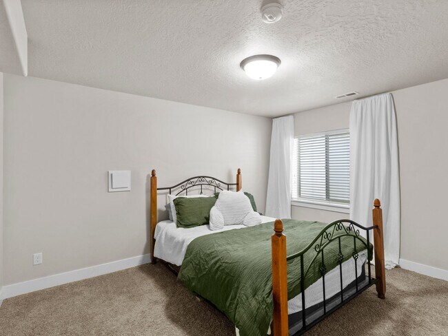 Building Photo - Beautiful Bluffdale home for rent!