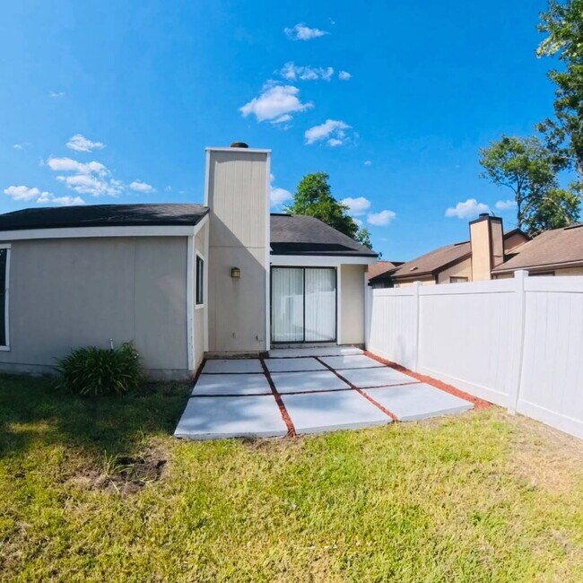 Building Photo - "Charming 3-Bedroom Retreat on Daisy Lane – Your Cozy Jacksonville Sanctuary!"