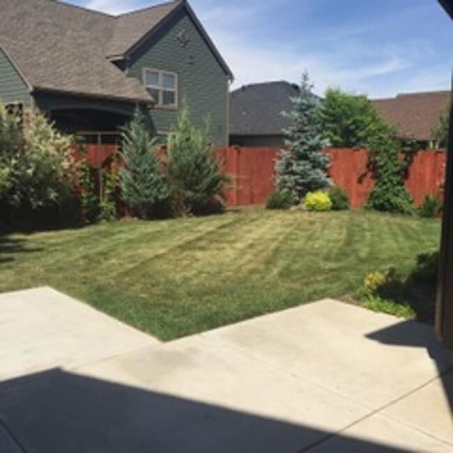 Building Photo - Charming 3 Bedroom Home in SE Bend with Spacious Backyard!